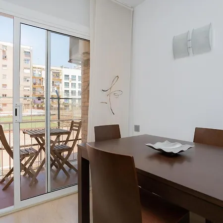 Quiet 2br Near Marina Metro Workspace Apartamento