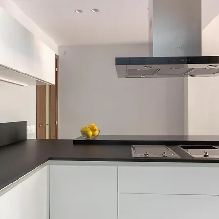 Quiet 2br Near Marina Metro Workspace