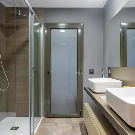 Sunny Beachside Haven 2 Bd In The Marina District Apartment Barcelona