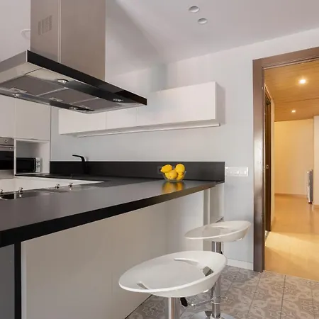 Sunny Beachside Haven 2 Bd In The Marina District Apartment Barcelona
